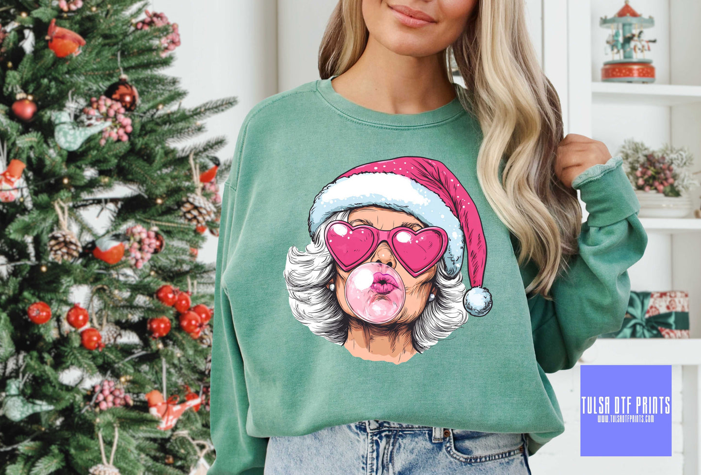 DTF MRS. CLAUS BLOWING GUM TRANSFER
